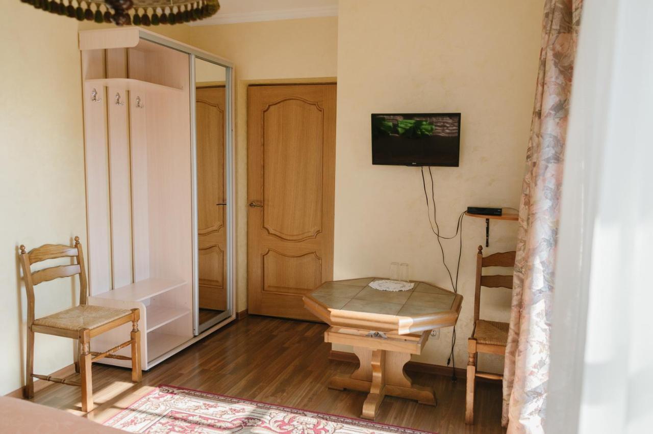 Джерело Kamianets-Podilskyi Exterior foto