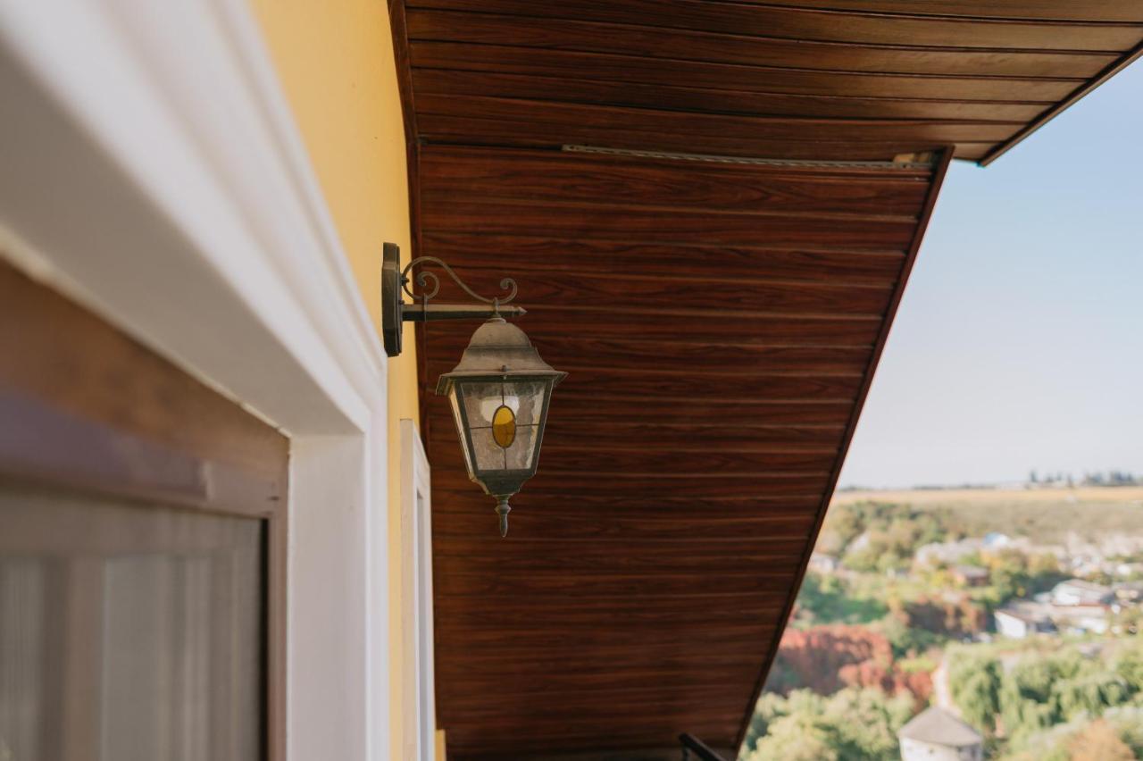 Джерело Kamianets-Podilskyi Exterior foto